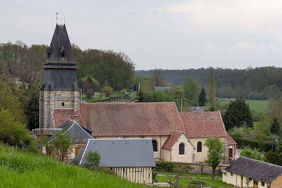File:Église saint Georges, Montreuil-l'Argillé, France.jpg