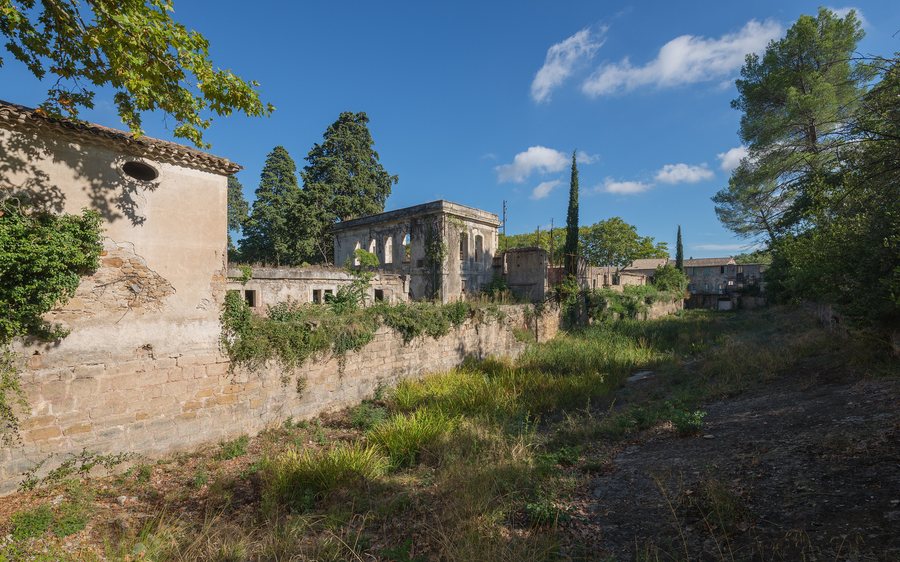 File:Villeneuvette, Hérault 01.jpg
