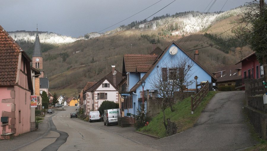 File:2022.01-509-109atp2 Grand Rue(D424),Steige(Bas-Rhin Dpt),FR sun09jan2022-0945h.jpg