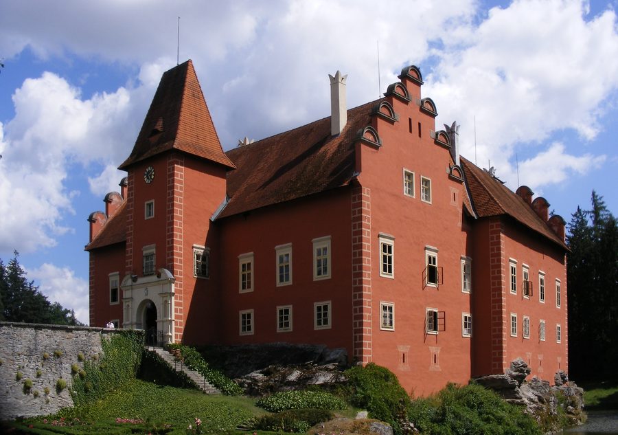 Castello di Červená Lhota sul lago
