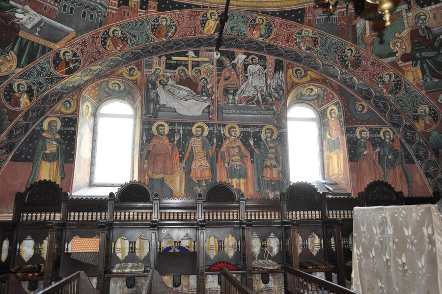Chiesa Adormirea Maicii Domnului nel villaggio di Arpașu de Sus