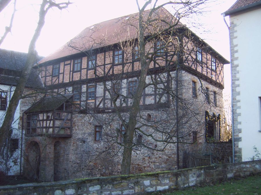 Burg Ummendorf mit Torhaus von der Nordseite