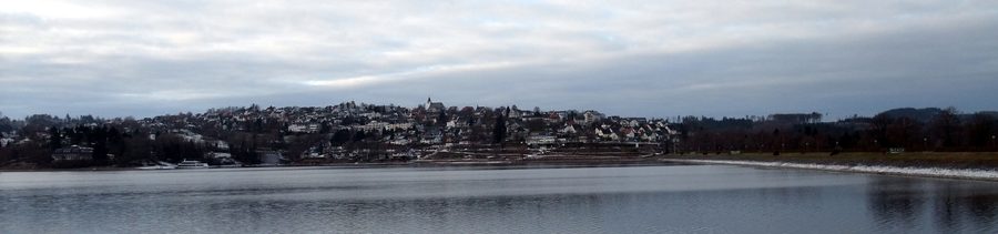 Panoramablick auf Langscheid und den Damm der Sorpetalsperre