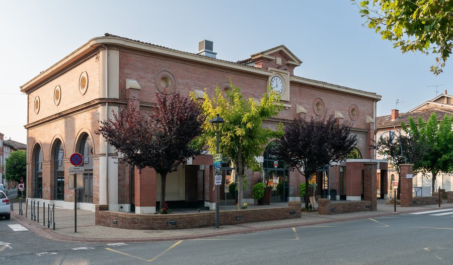 File:Market hall in Rabastens (1).jpg