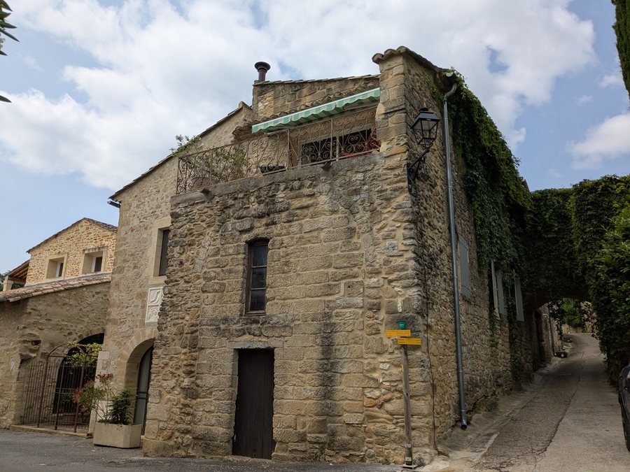 File:Serviers-et-Labaume - Labaume - Maison dans le centre (juin 2025).jpg