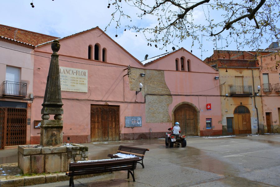 File:Celler de Blancafort, Conca de Barberà.jpg
