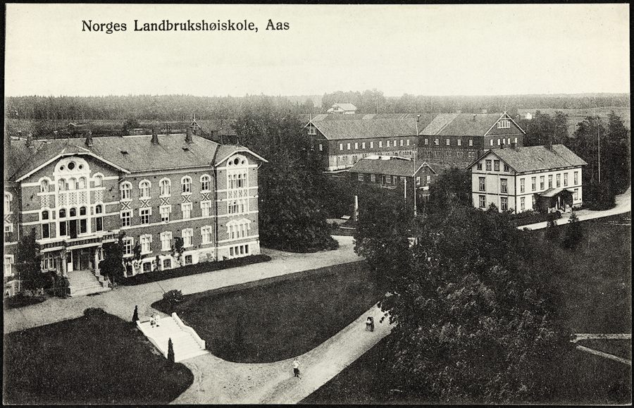 Historisches Gebäude der Norges Landbrukshøiskole in Ås, Akershus