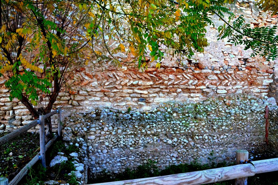 File:Castell de Nulles, Tarragonés.jpg