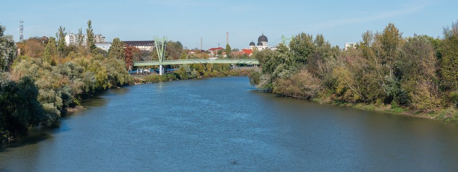 Il fiume Mureș ad Arad, Romania.