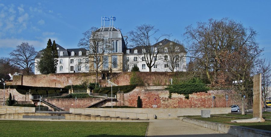 Rückseite des Saarbrücker Schlosses, gesehen vom Landtag des Saarlandes