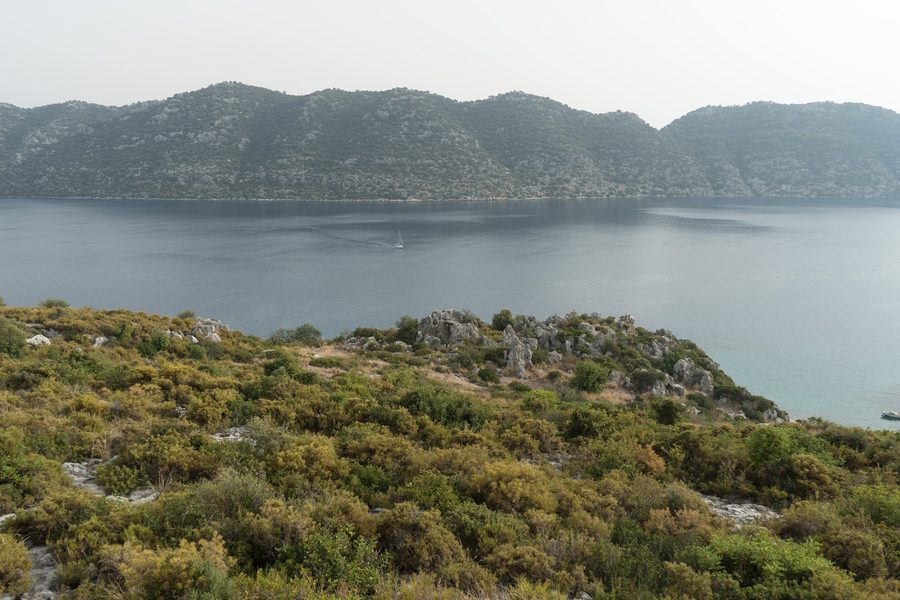 Vista da Kaleköy sull’isola di Kekova sulla costa mediterranea