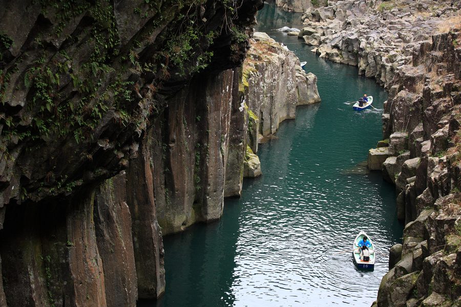 Säulenklüfte in der Takachiho-Schlucht in der Präfektur Miyazaki, Japan