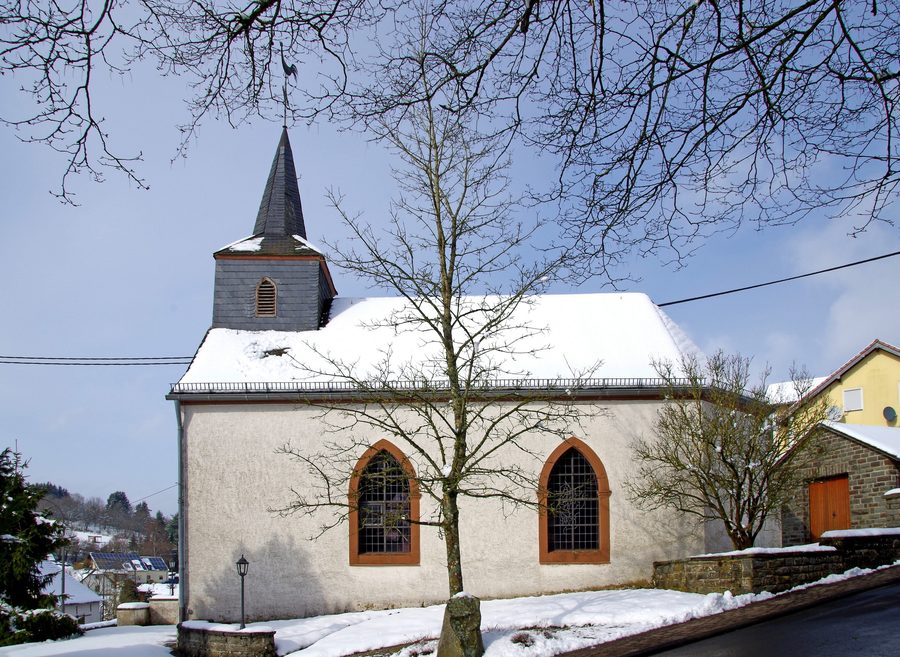 Südseite der Kirche St. Lambertus in Willwerath