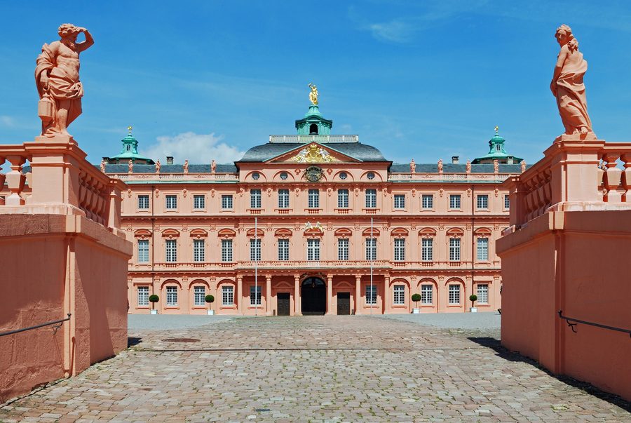 Eingang zum Ehrenhof des Residenzschlosses Rastatt