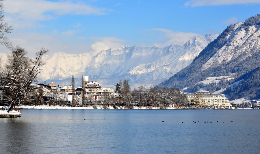 Blick auf den Zeller See und das Steinerne Meer bei Zell am See im Salzburger Land