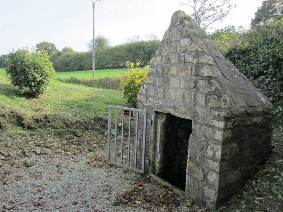 File:Ancteville - Fontaine Saint-Méen.JPG