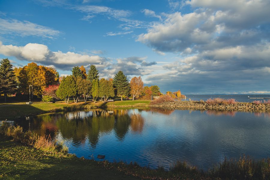 Colori autunnali nel Marina Park di Thunder Bay, Ontario