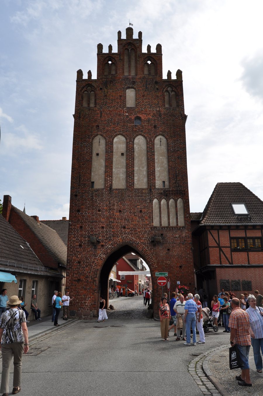 File:Grimmen-Stralsunder-Tor-120630-005.JPG
