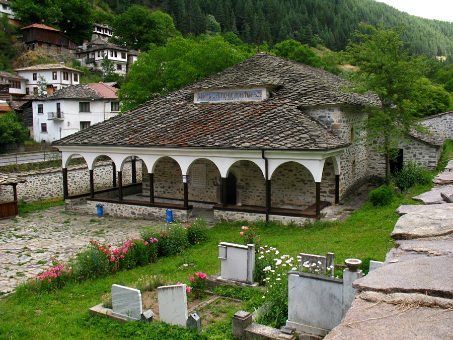 La chiesa nel villaggio di Shiroka Laka, provincia di Smolyan