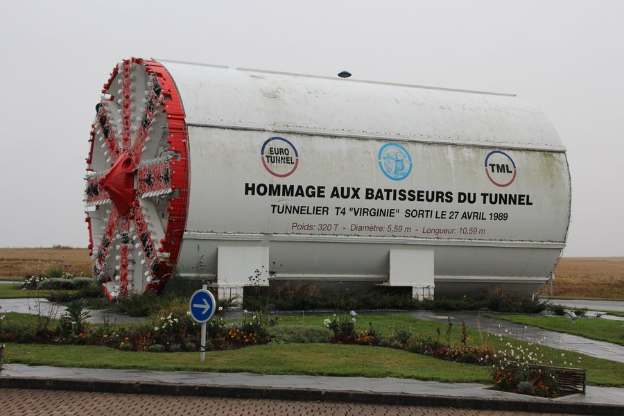 File:Tunnelier de Coquelles en 2013 01.jpg