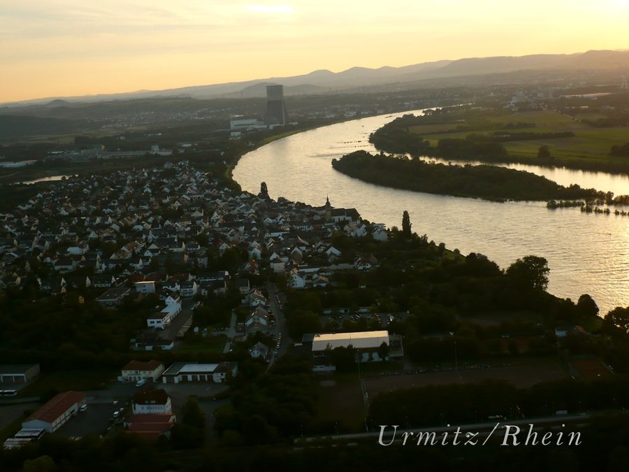 Luftaufnahme von Urmitz am Rhein mit der Flussinsel Urmitzer Werth