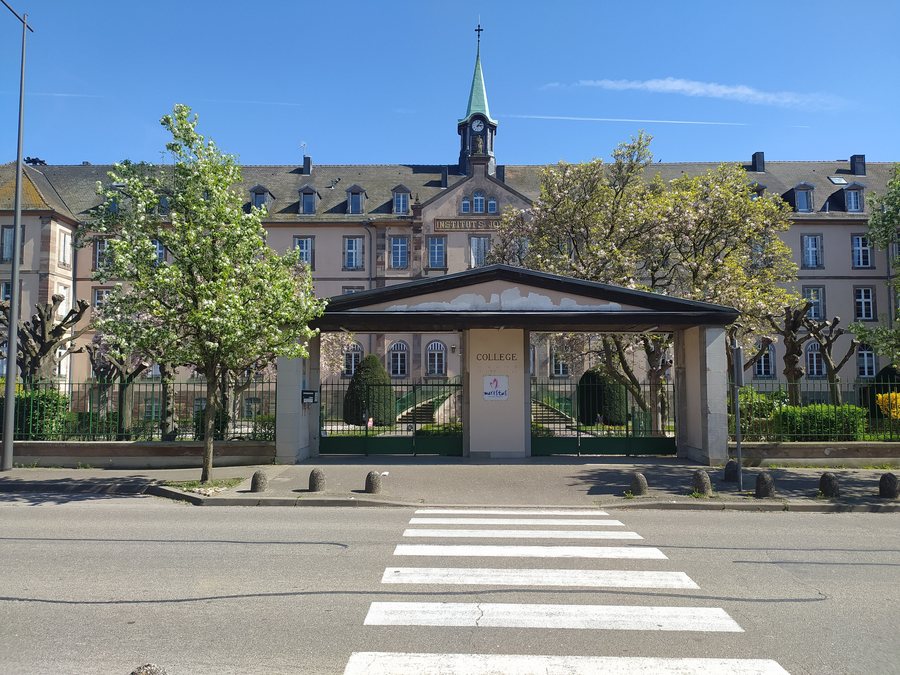 File:Collège Saint-Joseph de Matzenheim (entrée).jpg