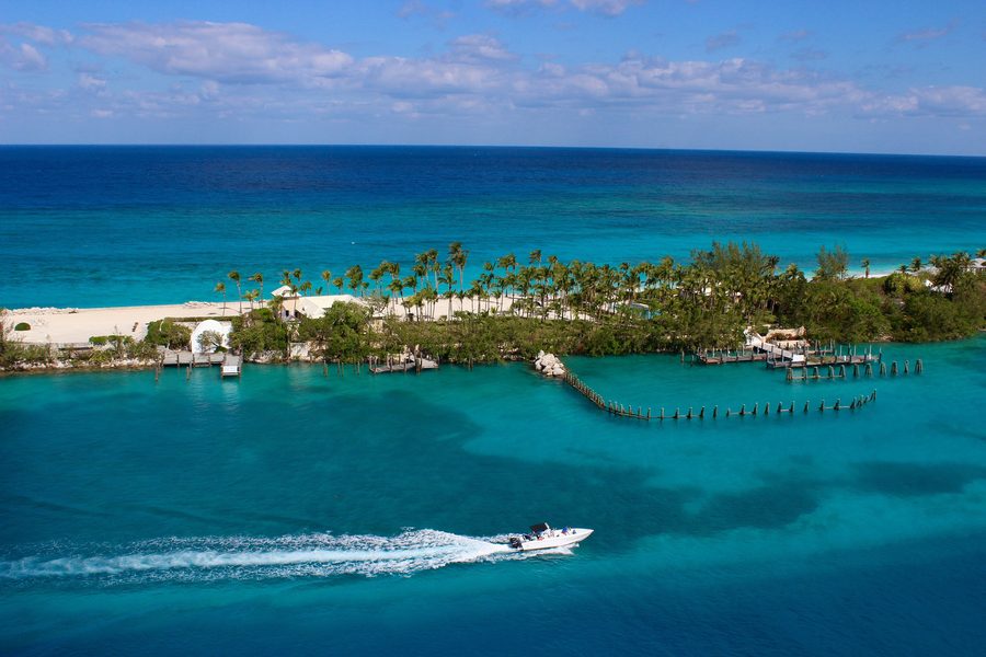 Tropische Küstenlandschaft auf den Bahamas bei Nassau