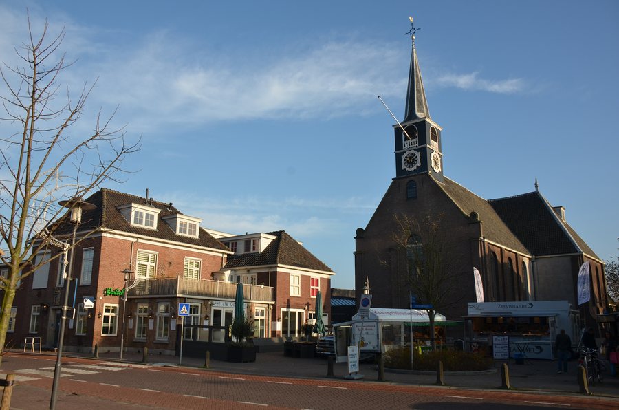File:Church in the center of Oostzaan - panoramio.jpg