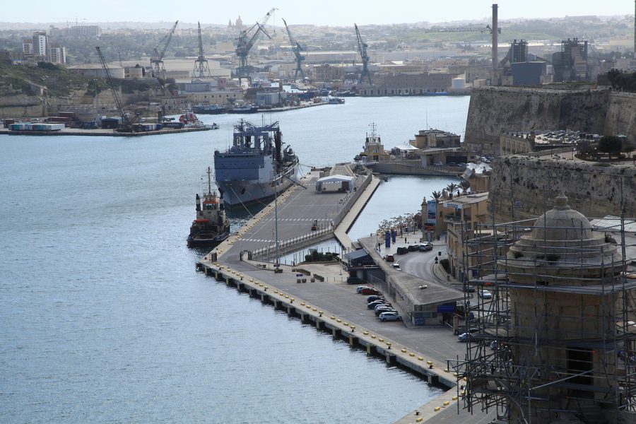 Blick von den Upper Barrakka Gardens über die Valletta Waterfront und den Grand-Harbour-Bereich.