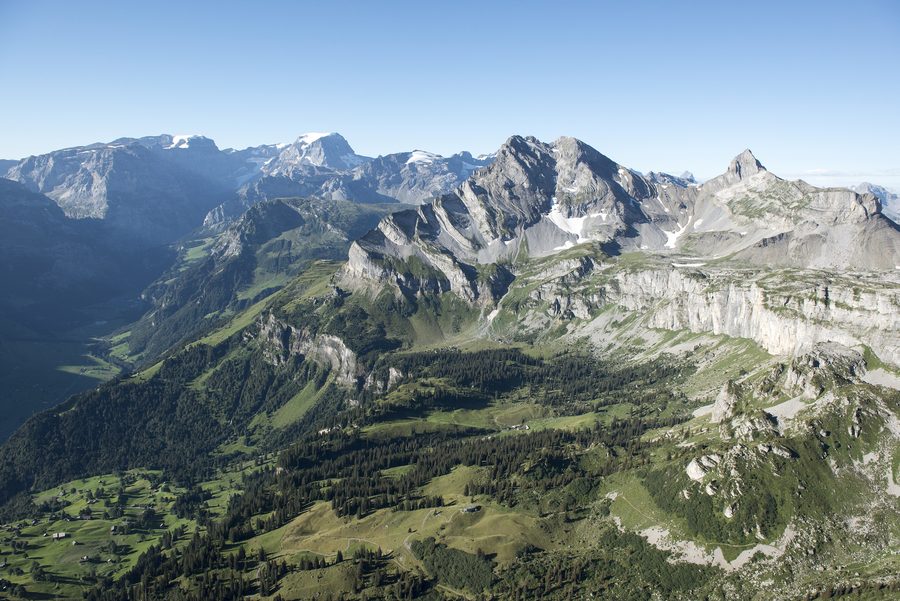 Blick über Braunwald auf den Tödi im Kanton Glarus