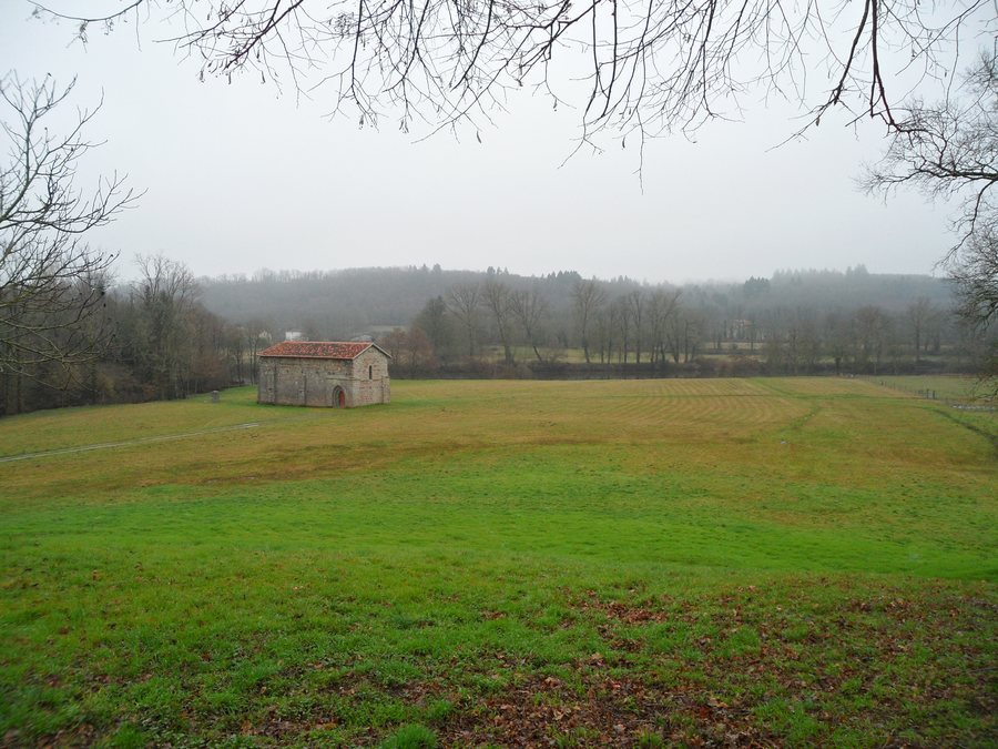 File:Étagnac farm.JPG