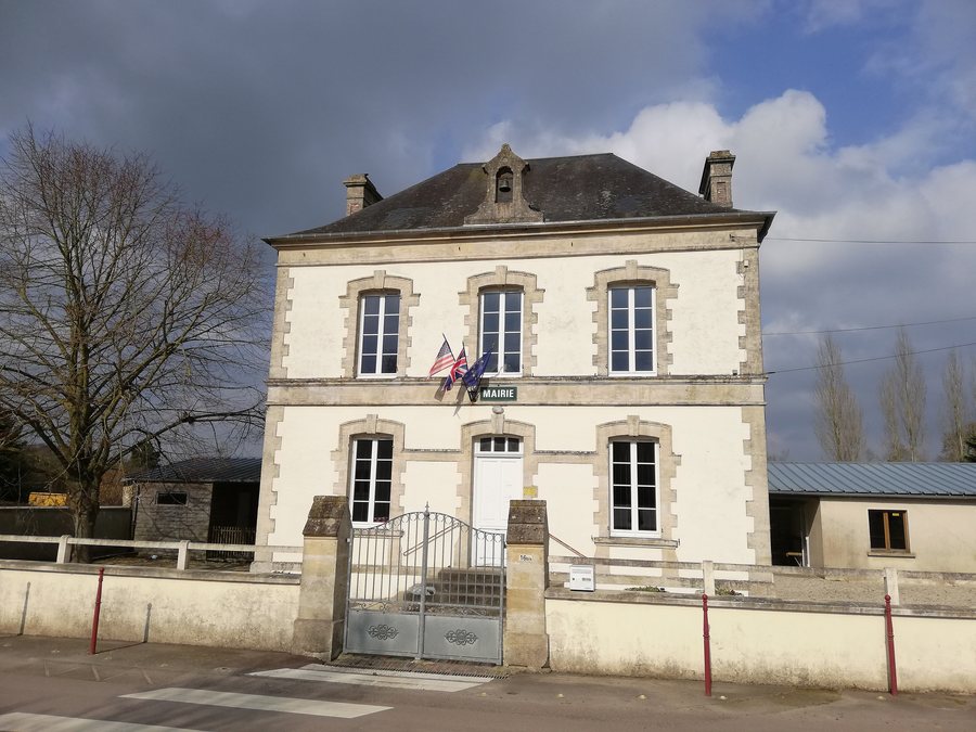 File:Le Tronquay - Mairie.jpg