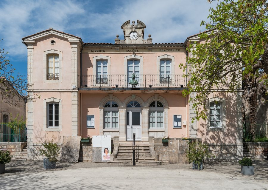 File:Town hall of Arques Aude (2).jpg