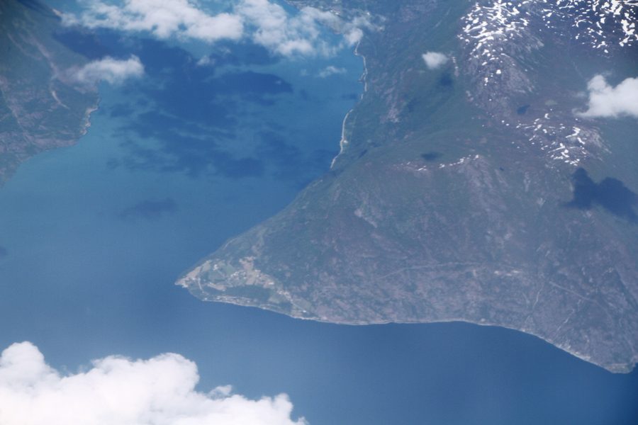 Veduta aerea della penisola di Ornes sul Lustrafjord in Norvegia