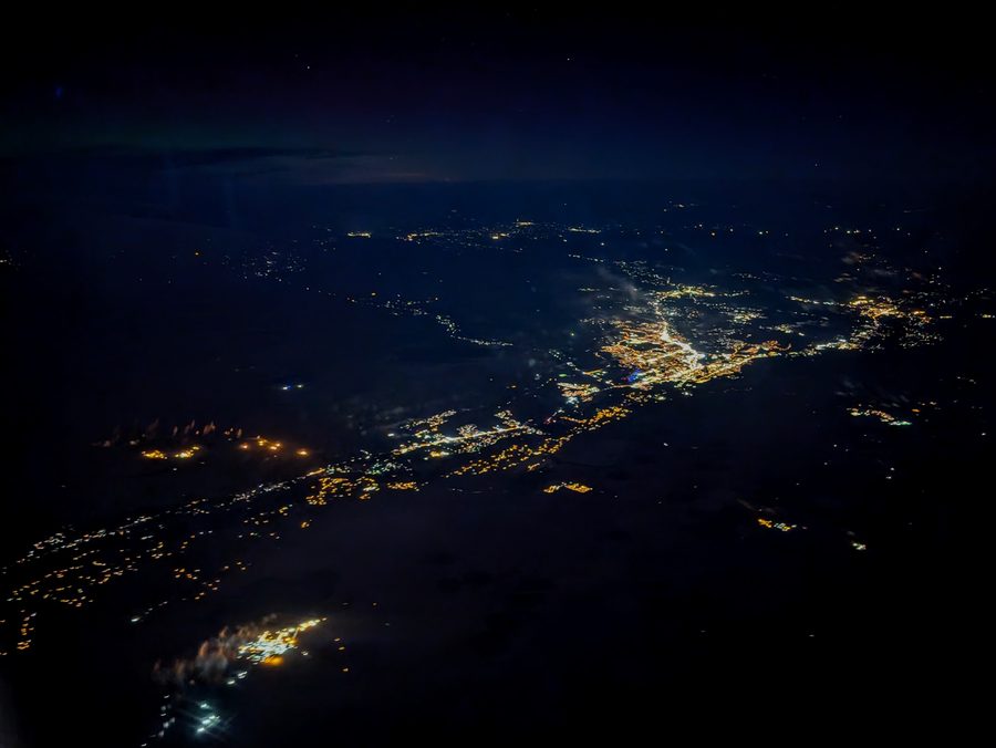 Vista aerea notturna dei fiumi Animas e San Juan che si incontrano a Farmington, New Mexico