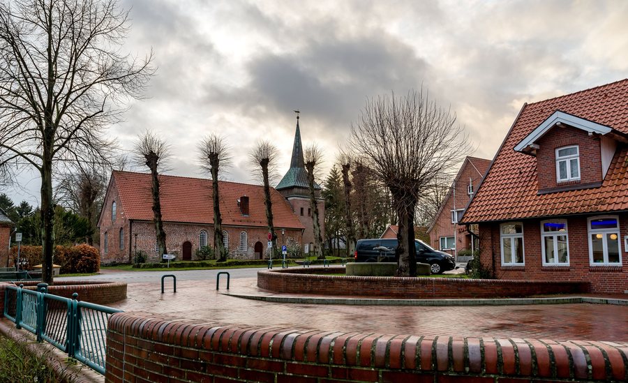 File:Marktplatz (Hechthausen) jm90177.jpg
