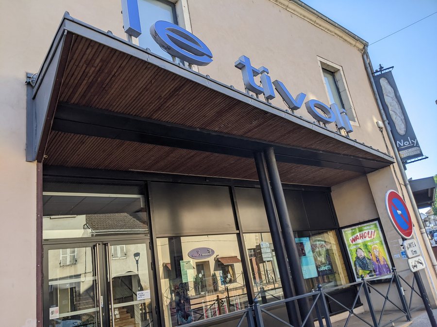 File:Charolles - Cinéma Le Tivoli (juin 2023).jpg