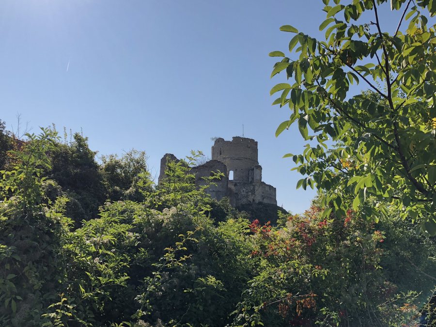 File:Château de Château-sur-Epte.jpg