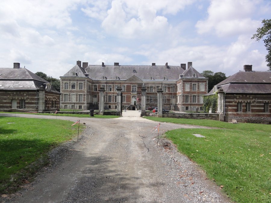 File:Aisonville-et-Bernoville (Aisne) château.JPG