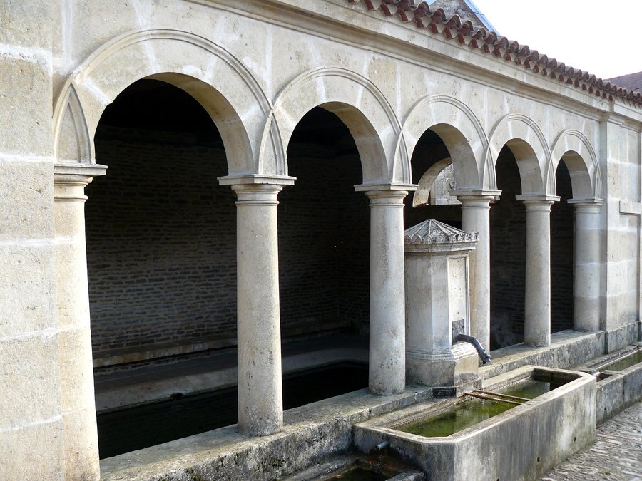 File:Bligny-le-Sec lavoir détail.jpg