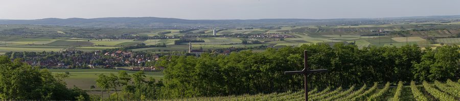 Panorama über die Weinviertler Landschaft vom Aussichtsturm Sandberg bei Platt