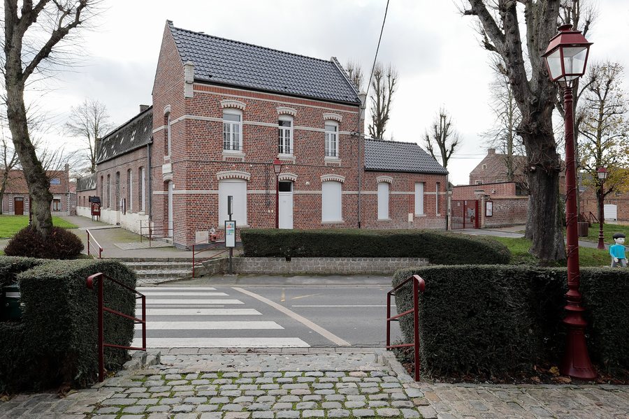 File:Villers-au-Tertre - L'école.jpg