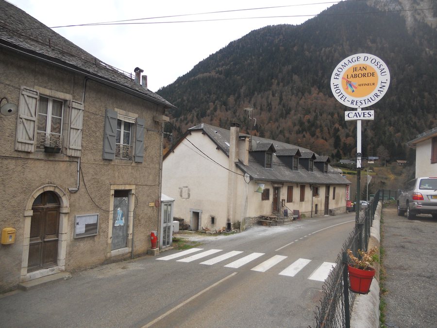 File:Gabas , Laruns - France . - panoramio.jpg