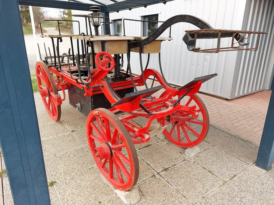File:Bergbieten ancien vehicule pompiers2.jpg