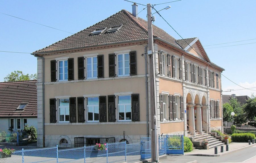 File:Suarce, Mairie-école.jpg