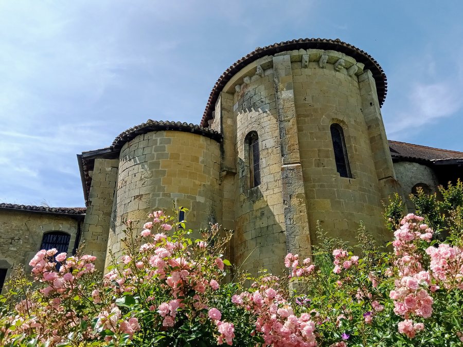File:Collégiale Saint-Barthélemy de Pimbo 02.jpg