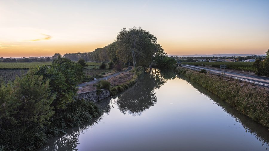 File:Canal du Midi, Cers.jpg