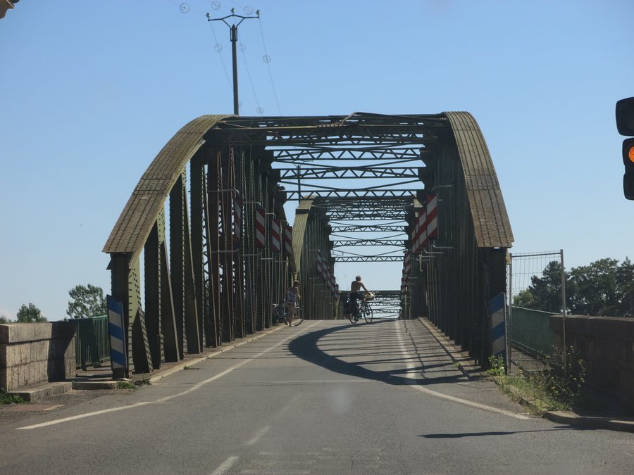File:Pont de Fleurville 1.jpg