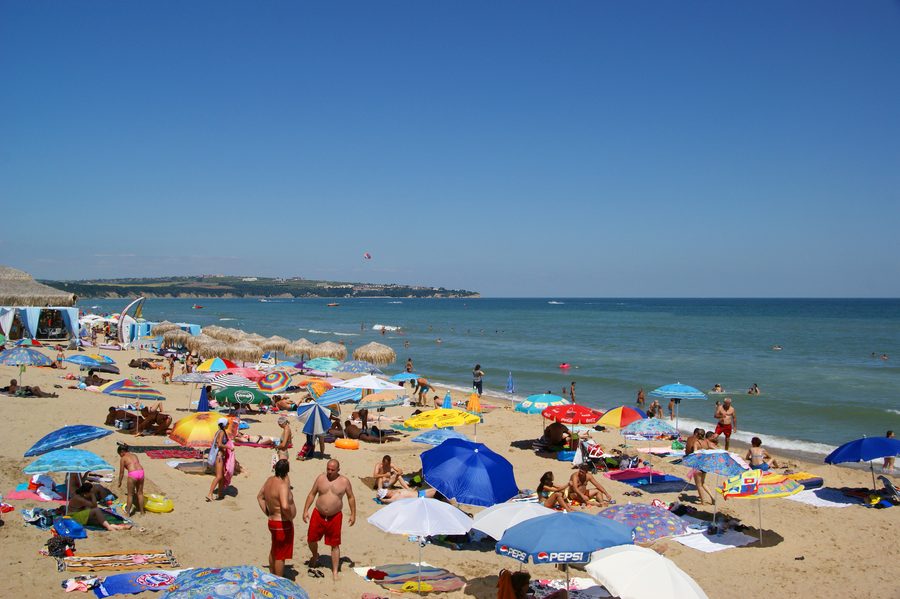 Sandstrand von Obzor an der bulgarischen Schwarzmeerküste mit Blick Richtung Byala