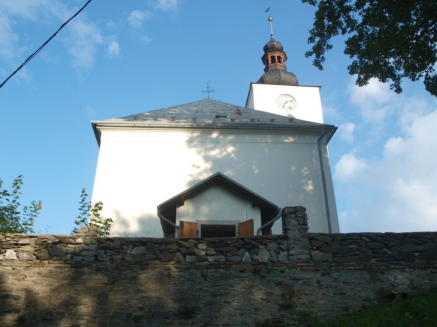 Kirche der Heiligen Drei Könige in Břidličná im Bezirk Bruntál